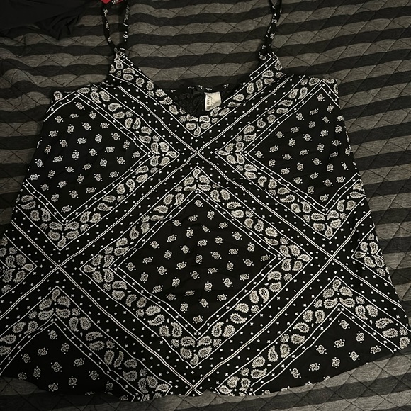 Paisley tank top - Picture 1 of 2